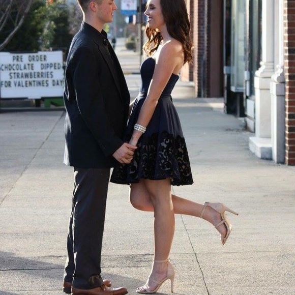 Ellie Wilde Mon Cheri Prom Dress - Picture 2 of 3